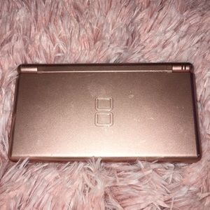 Nintendo DS lite rose gold